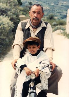 Cinema Paradiso Cinema Paradiso Aesthetic, Couples Cinema, Giuseppe Tornatore, Film And Arts, Photo Glamour, Beautiful Cinematography, Beau Film, Green Knight, Photo Music