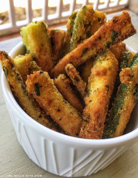 Breaded Zucchini Sticks: A Delicious Appetizer That Everyone Will Love Zucchini Sticks Recipes, Breaded Zucchini, Crispy Zucchini Fries, Fried Zucchini Sticks, Deep Fried Zucchini, Air Fryer Zucchini Fries, Air Fryer Zucchini, Zucchini Sticks, Low Calorie Vegetables