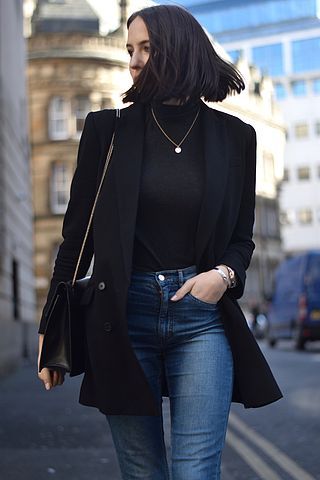 Long blazer, high neck shirt, jeans, necklace, stiff bag - London Fall Outfits For Teen Girls, Womens Outfit, Minimal Wardrobe, Outerwear Trends, Early Fall Outfits, Solange Knowles, Girls Fall Outfits, Fall Outfits For Work, Couture Week