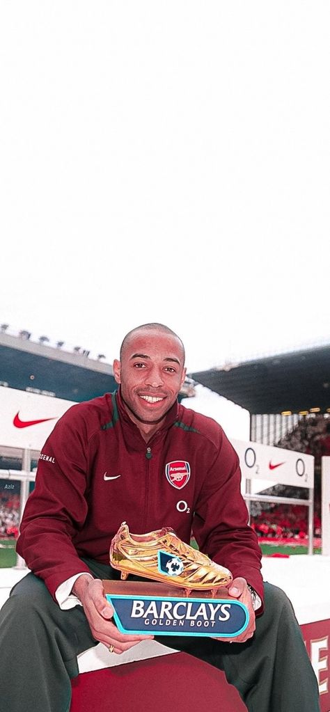 Football Profile Pictures, Thierry Henry Wallpaper, Henry Wallpaper, Thierry Henry Arsenal, Arsenal Fc Players, Football Heritage, Soccer Photography, Thierry Henry, Soccer Inspiration