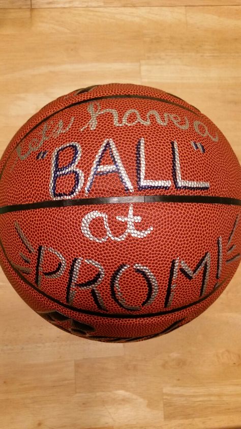 Prom Posals Ideas Basketball, Prom Proposal Basketball Ideas, Promposal Ideas For Him Basketball, Basketball Hoco Proposals Ideas, Girl Promposal To Boy, Prom Posals Ideas For Her, Basketball Promposal For Him, Winfo Proposals, Basketball Proposal