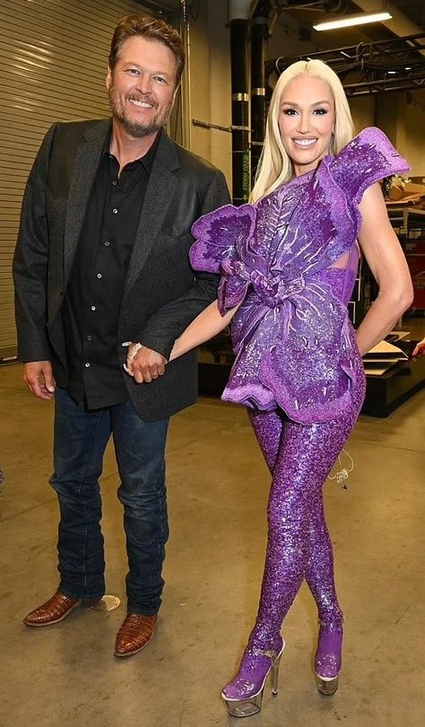 Blake Shelton and wife Gwen Stefani Gwen Stefani Blake Shelton, Gwen Stefani 90s, Gwen Stefani Pictures, Gwen Stefani No Doubt, Blake Shelton Gwen Stefani, Gwen Stefani Style, Gwen And Blake, Blake Shelton And Gwen, Gwen Stefani And Blake