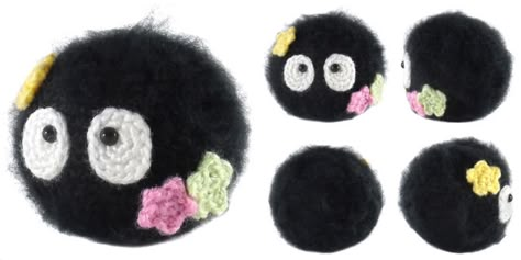 Crochet Ghibli Keychain, Crochet Anime Keychain, Ghibli Crochet Pattern Free, Ghibli Crochet, Popular Crochet Patterns, Crochet Totoro, Soot Sprite, Crochet Ball, Crochet Keychain Pattern