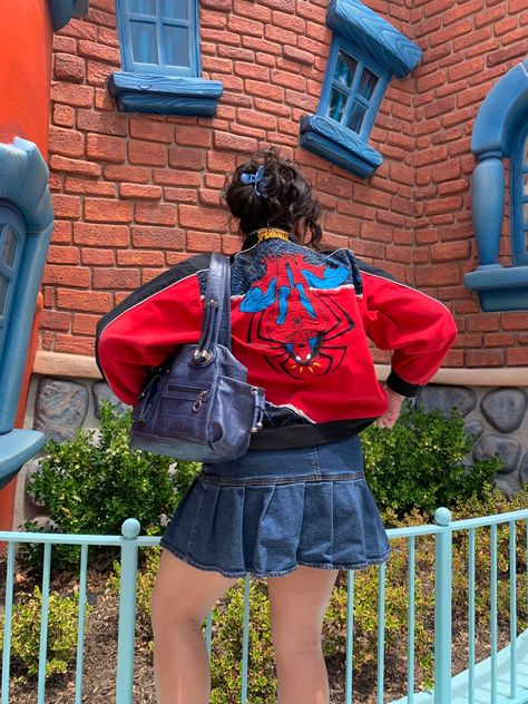 Vintage Disney Outfits, Disneyland Fits, Disney Poses, Spiderman Outfit, Ootd Korean Style, Theme Park Outfits, Disney Adult, Disney Lifestyle, Cute Disney Outfits