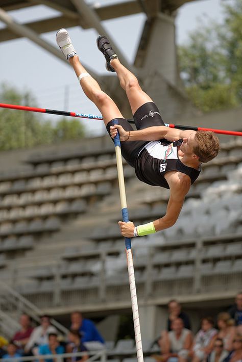 Track Photography, Reference Things, Pole Vaulting, Field Aesthetic, Sports Fit, Pole Vault, Los Angles, Fitness Inspiration Body, Human Poses Reference