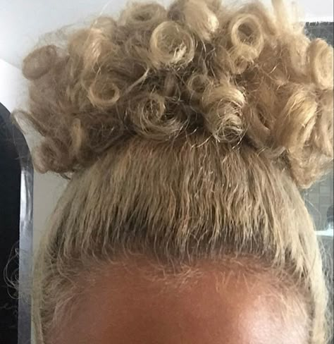 Blonde Natural Hair, Dyed Curly Hair, Blonde Natural, Bleaching Your Hair, Blonde Curly Hair, Blonde Curls, Colored Curly Hair, Pelo Afro, Dyed Natural Hair