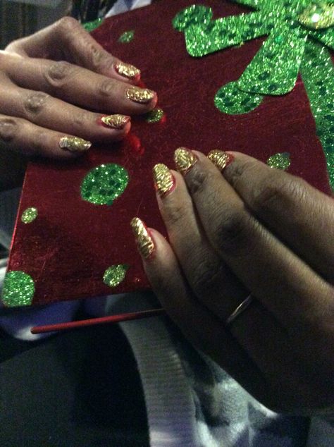 My #Christmas nails were cute and festive in red wrapped in gold tinsel.  #manicure #2015 Pretty Fingernails, Art Trends, Christmas Nails, Manicure, Nail Art, Festival, Nails, Christmas, Red