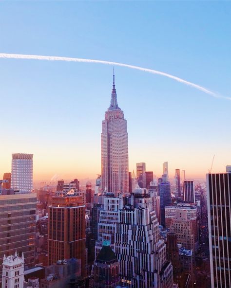 Airport Stuff, City Rats, Nyc Dream, Nyc Places, Pic Wall, Bar Outfits, New York City Aesthetic, City Vibes, Nyc Life