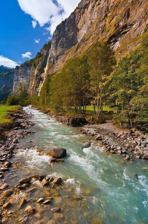 Lauterbrunnen Valley, Beautiful Place In The World, Mountain Landscape Photography, Bern Switzerland, World Most Beautiful Place, Dream Vacations Destinations, Places In The World, Oceans Of The World, Beautiful Locations Nature