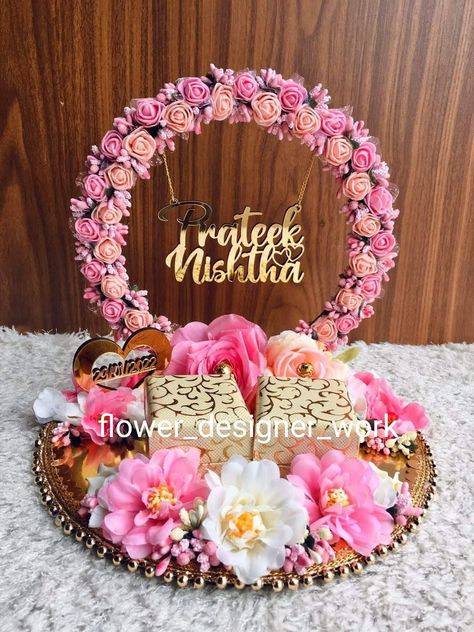 Gol Dhana Plate Decoration, Engagement Decorations At Home, Engagement Plates, Chhab Decoration, Engagement Platter, Platter Decoration, Diy Engagement Decorations, Engagement Tray, Wedding Trays