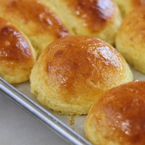 Gluten Free Brioche Buns - Let Them Eat Gluten Free Cake Gluten Free Fried Onions, Fluffy Gluten Free Rolls, Gluten Free Brioche Buns, Gluten Free Copycat Recipes, Gluten Free Brioche Bread, Gluten Free Burger Buns, Gf Buns, Gf Rolls, Gluten Free Brioche