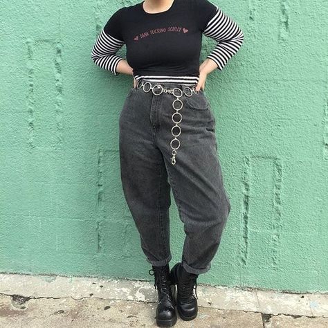 Black High Waist Jeans, Isabel Hendrix, Plus Size Grunge, Nails Grunge, Outfits Curvy, Black Mom Jeans, Alt Outfits, Look Plus Size, Curvy Jeans