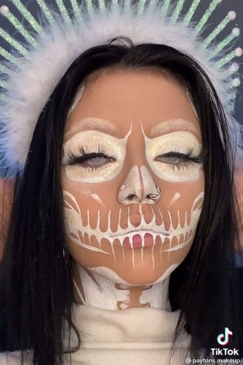 Glamorous Halloween Makeup, Make Up Catrin, Maquillaje Halloween Aesthetic, Catrina Aesthetic, Calavera Makeup, Catrina Makeup, Teknik Makeup, Creative Halloween Makeup, Halloweenský Makeup