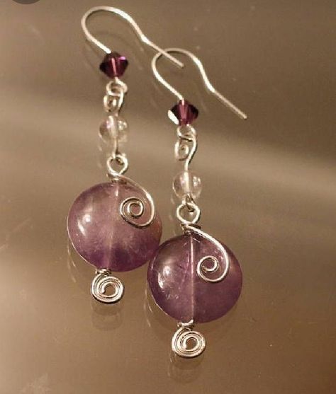 Crystal Wrapped Earrings, Crystal Earring Ideas, Diy Small Earrings, Crystal Beads Earrings, Gemstone Bead Earrings, Wire And Bead Earrings, Gemstone Earrings Handmade, Gemstone Earrings Diy, Diy Jewelry Earrings Beads