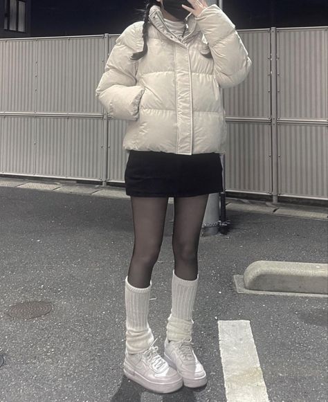 Puffer Jacket With Skirt Outfit, Fleece Skirt Outfit, Puffer Jacket Skirt Outfit, Cutesy Winter Outfits, Puffer Jacket With Skirt, Wonyoung Clothes, Korea Winter Outfit, White Puffer Jacket Outfit, Skirt Leg Warmers