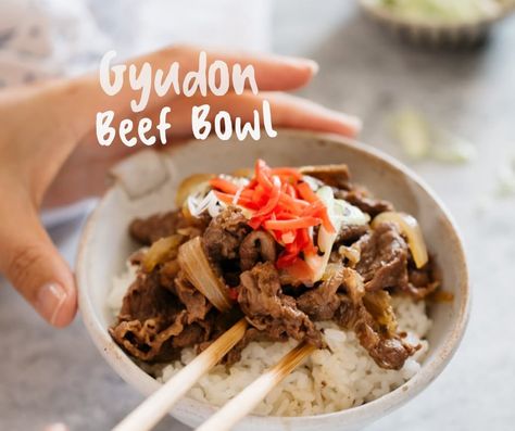 Gyudon, Japanese beef bowl is delicious, and protein-packed Japanese fast food. You can make it authentically at home with step by step photos & a video Beef Donburi Recipe, Beef Gyudon, Gyudon Recipe, Donburi Recipe, Recipe Japanese, Japanese Beef, Bawang Bombay, Fluffy Rice, Beef Bowls