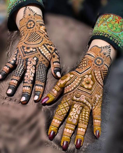 Back Hand Mehndi Design Simple, Back Hand Mahendiii Design, Mahendiii Design Simple, Mehndi Eid, Back Hand Henna Design, Latest Finger Mehndi Designs, Finger Mehendi Designs, Stylish Mehndi Design, Ramadan Henna