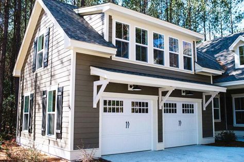 Carriage House Garage Apartment, Garage Behind House, Farmhouse Detached Garage, Southern Coastal Homes, Southern Coastal, Carriage House Garage, Farmhouse Garage, Contemporary Cabin, House Addition