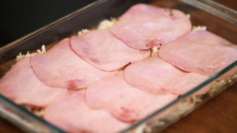 Ham Slices Recipes, Ham Slices, Cordon Bleu Casserole, Chicken Cordon Bleu Casserole, Ham Casserole, Chicken Ham, Classic French Dishes, Chicken Slices, Tasty Dinner