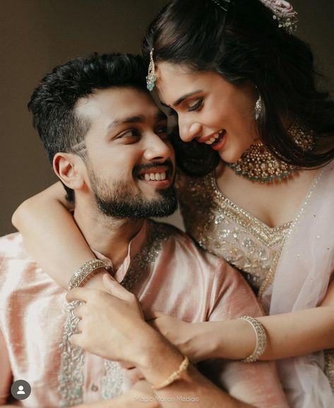 Indian Engagement Photos Photography, Engagement Portraits Poses, Indian Wedding Poses, Groom Photoshoot, Pre Wedding Photoshoot Outfit, Engagement Photography Poses, Indian Wedding Photography Couples, Wedding Portrait Poses, Wedding Photoshoot Props