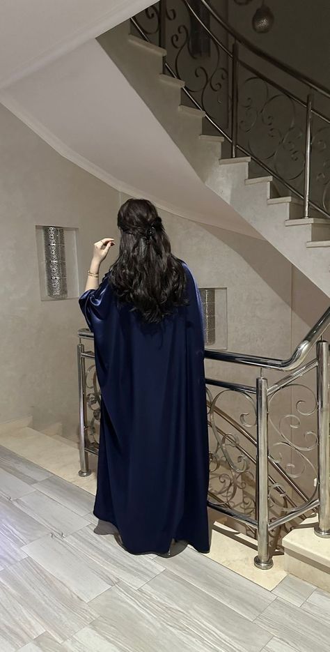 Khaleeji Abaya, Cute Quick Hairstyles, Desi Fashion Casual, Hijabi Aesthetic, Modesty Fashion, Classy Photography, Arab Fashion, Jeddah, Modest Fashion Outfits