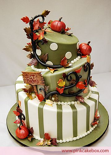 Fall Cake Enchanted Forest Wedding Cake, Wedding Cake Forest, Super Torte, Halloween Torte, Pink Cake Box, Torte Creative, Halloween Wedding Cakes, Gumpaste Flowers, Torte Cupcake