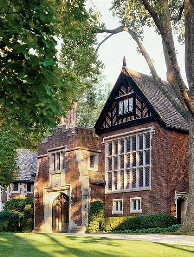 Tudor Homes Exterior, Tudor Exterior, Tudor Houses, Tudor Architecture, Art Deco Luxury, Chalet Cabin, Tudor Homes, Residential Exterior, Modern Tudor