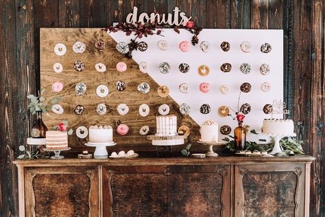 Wedding Donuts, Donut Decorations, Donut Bar, Block Painting, Gilmore Girl, Donut Wall, Fudge Cake, Donut Party, Sweet Table