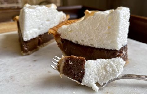 Chocolate Cream Pie with Meringue Topping – Preserving Good Stock Meringue Pie Topping, Haupia Pie, Chocolate Meringue Pie, Meringue Pie Recipes, Chocolate Meringue, Chocolate Pie Recipes, Meringue Recipe, Chocolate Cream Pie, Pie Tops