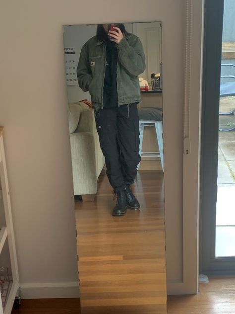 love an all black look with the contrasting jacket Green Carhartt Jacket Outfit, Green Carhartt Pants Outfit, Black Carhartt Jacket Outfit, Worker Jacket Outfit, Green Jacket Outfit Aesthetic, Carhartt Mens Outfits, Green Jacket Outfit Men, Carhartt Jacket Outfit Men, Carhartt Detroit Jacket Outfit