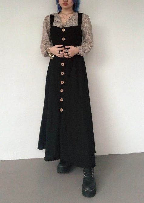 Witch Work Outfit, Gothic Cottagecore Fashion, Goth Modest Outfits, Modest Dark Academia Outfit, Gothic Teacher Outfit, Cottagecore Goth Outfits, Goth Cottagecore Outfits, Goth Librarian Aesthetic, Witch Academia Outfit