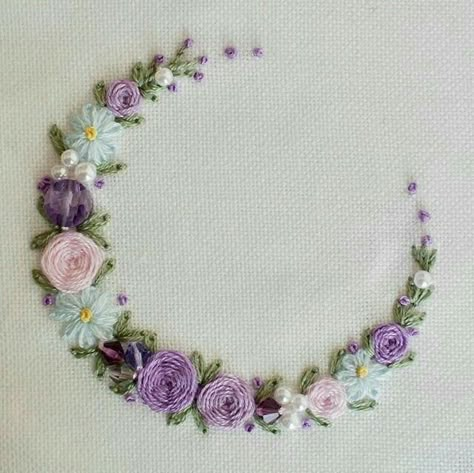 Brazilian Embroidery Stitches, Sulaman Pita, Embroidery Hoop Art Diy, Hand Embroidery Patterns Free, Simple Hand Embroidery Patterns, Diy Embroidery Designs, Floral Embroidery Patterns, Diy Embroidery Patterns, Crochet Embroidery