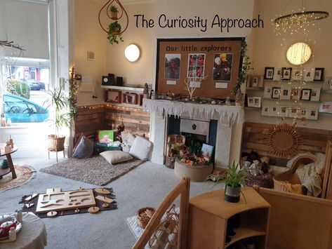 Decorating Tall Walls, Home Corner Eyfs, Book Corner Eyfs, Eyfs Provision, Curiosity Approach Eyfs, Daycare Room Ideas, Nature Classroom, Cosy Nook, Curiosity Approach