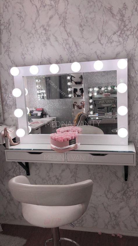 Vanity Diy Bedroom, Corner Dressing Table, Dream Vanity, Hollywood Dream, Makeup Room Decor, Diy Vanity, Vanity Room, Dekorasi Kamar Tidur, Glam Room