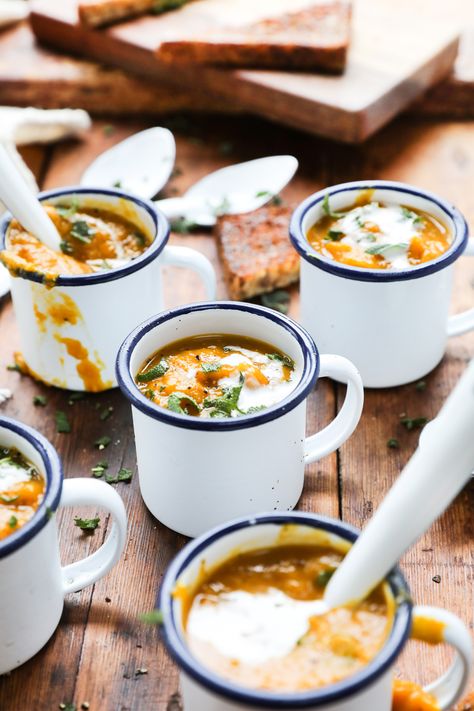 Roasted Butternut and Leek Mini Soup Cups - delicious, warming and hearty! Soup Appetizer Mini, Mini Soup Appetizers, Soup Appetizers For Party, Soup Presentation Ideas, Soup Serving Ideas, Fall Catering Ideas, Wedding Soup Bar, Soup Bar Ideas Parties, Robbie Wessels