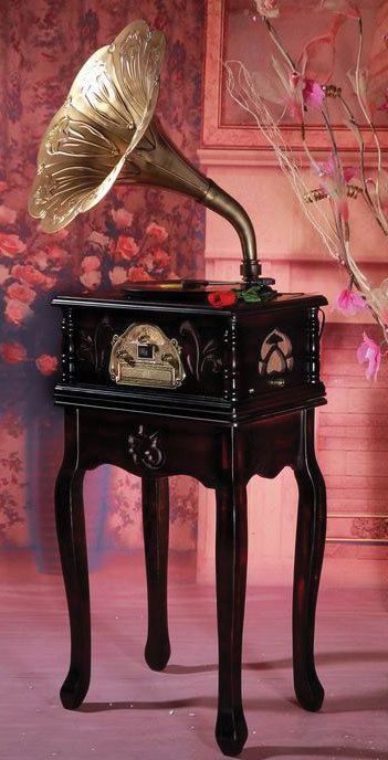 Edwardian victrola Entertainment Cabinet, Casa Vintage, Antique Radio, Record Players, Vintage Records, Vintage Radio, Gothic House, Vintage Electronics, 영감을 주는 캐릭터