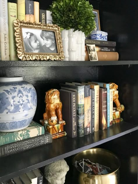 Styling Bookshelves, Shelf Arrangement, Shelf Decor Living Room, Styling Shelves, Decorating Bookshelves, Bookcase Styling, Bookcase Decor, Bookshelf Styling, Bookshelf Design