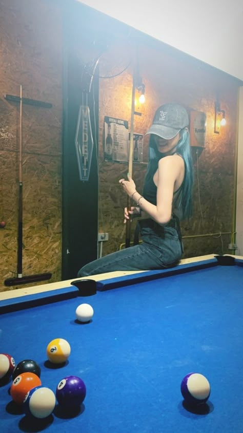 Date Night Bowling Outfit, Billiard Pose, Pool Table Pictures, Billiard Outfit, Billiard Photoshoot, Farm Poses, Pool Table Photoshoot, Billiards Aesthetic, Country Pool