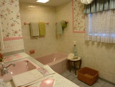 Granny Bathroom, Bathroom 90s, 2000s Bathroom, 1990s Bathroom, 60s Punk, 60s Bathroom, 1960s Bathroom, 90s Bathroom, 70s Bathroom