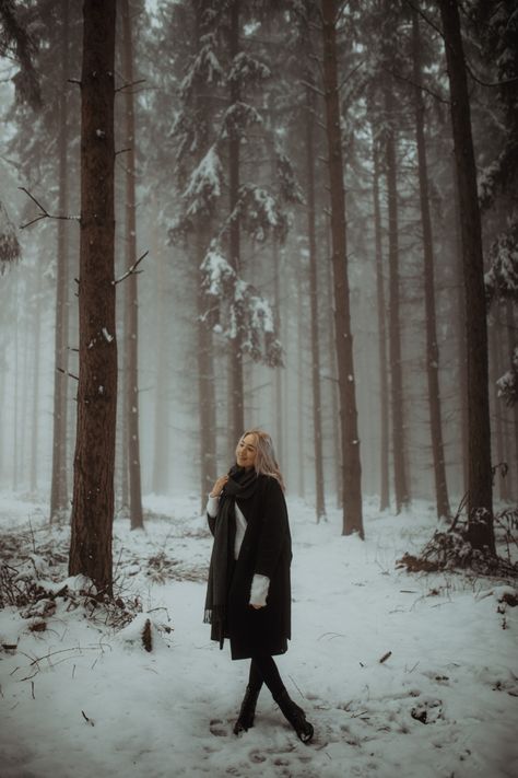 Snow Self Portrait, Creative Snow Photoshoot, Vogue Winter Photoshoot, Snow Portraits Women, Winter Photoshoot Women, Forest Winter Photoshoot, Moody Winter Photoshoot, Winter Woods Photoshoot, Snow Graduation Pictures