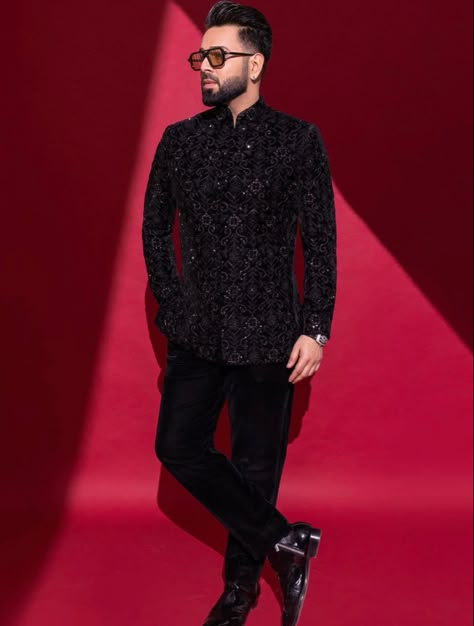 Royal Ball Suit For Men, Groom Brother Outfit Indian Men Wedding, Mayank Chawla Suits Men, Jotpuri Suit Kurta For Men New Wedding, Men Bandhgala Suits, Jotpuri Suit For Men New, Bandhgala Suit Men Wedding, Black Jodhpuri Suits For Men Wedding, Jotpuri Suit For Men