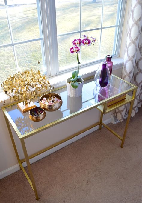 Ikea Vittsjo, Gold Console Table, Console Table Decorating, Deco Studio, Bright Living Room, Table Makeover, Glass Table, Home Deco, Apartment Decor