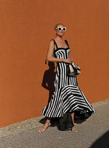 BLACK & WHITE FLORAL DRAMA | Atlantic-Pacific Atlantic Pacific, Trends 2023, Fashion Sites, Column Dress, Royal Ascot, Beaded Dress, Look Cool, Look Fashion, Striped Dress