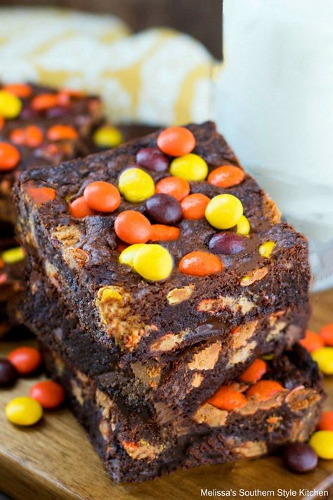 Fudgy Reese's Pieces Brownies are filled with chocolate chips, peanut butter cups and Reese's pieces, making these brownies hard to resist. #reesesbrownies #brownies #bestbrownies #peanutbutterbrownies #chocolate #chocolatebars #reesespieces #desserts #dessertfoodrecipes #holidaybaking #holidays #footballdesserts #peanutbutter #southernfood #southernrecipes #melissassoutherntylekitchen Reese's Brownies, Brownie Chocolate Chip Cookie, Reese Peanut Butter Pie, Reeses Brownies, Football Desserts, Brownie Bars, Brownie Ingredients, Sheet Cake Recipes, Peanut Butter Brownies