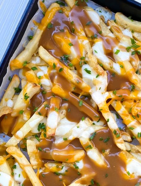 Smothered French Fries, Appetizer Potatoes, Potato Dinners, Casserole Potatoes, Disco Fries, Potato Appetizer, Cheese Fries Recipe, Homemade Brown Gravy, Gravy Fries