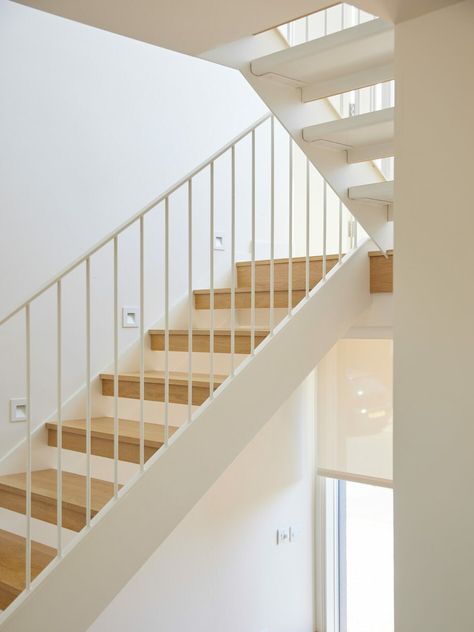 White Metal Staircase, White Metal Stair Railing, White Balustrade, Switchback Staircase, Cantilevered Stairs, Suspended Staircase, Metal Staircase Railing, Stair Balustrade, Stairs Entryway