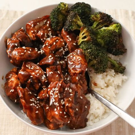 Chicken Bowls with Black Garlic, Soy Sauce, and Sesame Ginger Rice - Black Garlic Chicken, Soy Garlic Chicken, Ginger Rice, Garlic Chicken Recipe, Soy Sauce Chicken, Garlic Marinade, Chicken Broccoli Rice, Chicken Bowls, Crispy Shallots