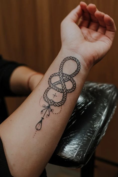 Tattoo of an infinity knot with geometric shapes and a droplet on an inner forearm. Knot Tattoos, Women Tattoo Inspiration, Tattoo Ideas For Females, Bowline Knot, Reef Knot, Stunning Tattoos, Loop Knot, Knot Tattoo, Infinity Knot