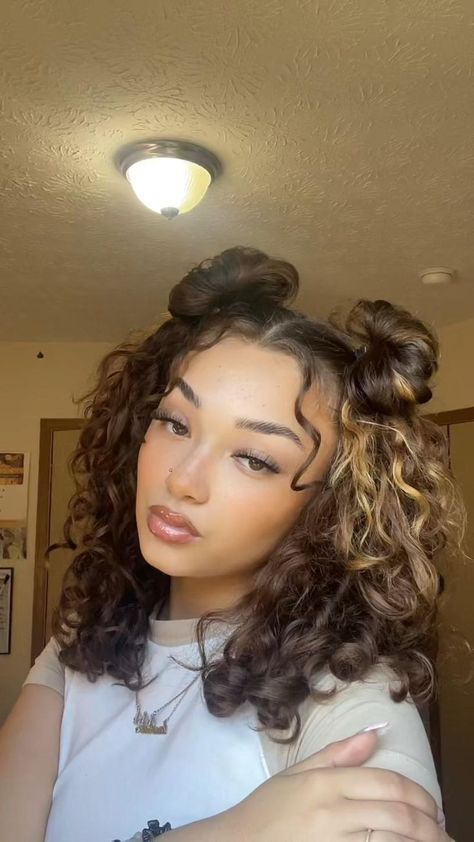 Simple Curly Hairstyles Short Hair, Half Up Space Buns Curly Hair, Cute Braided Hairstyles White Girl, Curly Hairstyles On Short Hair, Cute Short Curly Hairstyle Ideas, Curly Hairstyles For Dances, Grunge Hairstyles Curly Hair, Cute Short Curly Hair Styles, 2 Buns Curly Hair