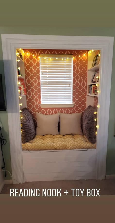 Daybed Book Nook, Closet Reading Nook Diy, Turning Closet Into Reading Nook, Closet To Reading Nook, Reading Nook With Storage, Cozy Reading Nook Closet, Diy Reading Nook For Adults, Diy Closet Book Nook, Floor Nook